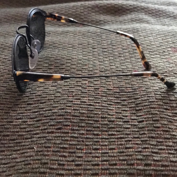 Sunglasses - Picture 3 of 4